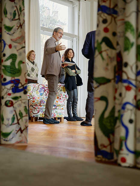 Schonen Sie unseren Böden und achten Sie auf die offenen Geländer 