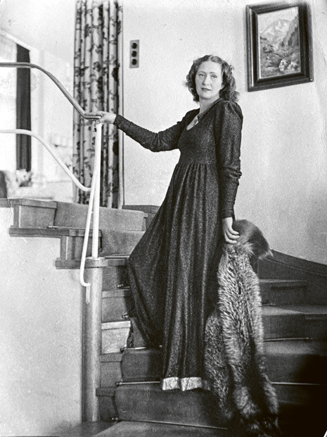 Hertha Pöschmann in der Villa Beer, ca. 1942