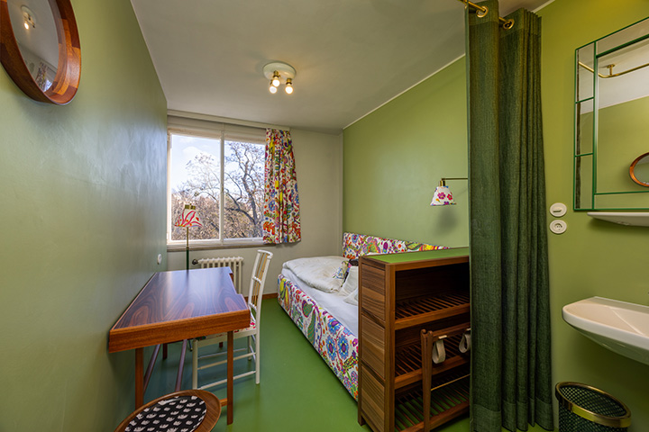 Im Einzelzimmer Brazil schaffen die charakteristischen Regenwaldmotive von Josef Frank eine besondere Atmosphäre.